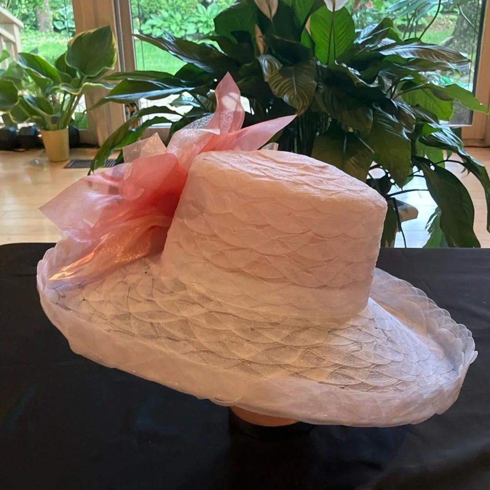 Elegant White Hat With Pink Floral Accent